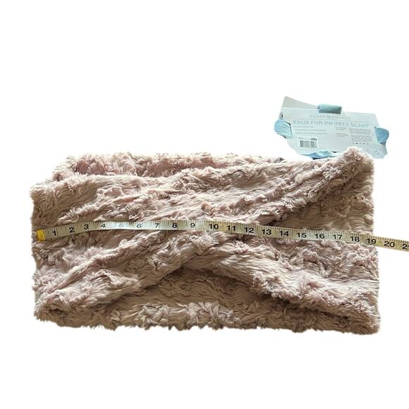 Peace & Pearls Faux Fur Infinity Scarf NWT Soft Cozy Luxury Warm Winter - Picture 4 of 5